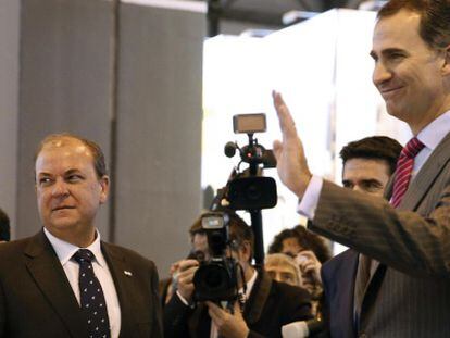 José Antonio Monago, con el Príncipe, la pasada semana en la Feria Internacional de Turismo (Fitur 2014).