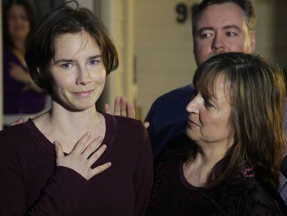 Amanda Knox, a la izquierda, junto a su madre, en una fotografía de 2015.