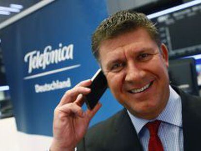 Rene Schuster, consejero delegado de Telefonica Alemania, posando en la OPV de la empresa.