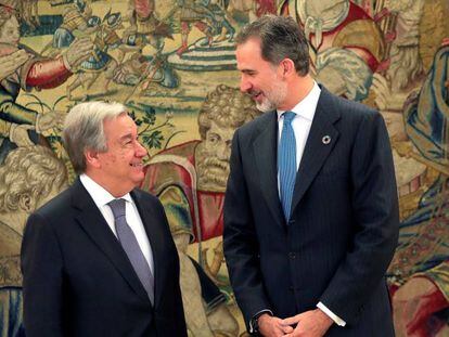  El rey Felipe VI y el Secretario General de las Naciones Unidas, Antonio Guterres, a quien recibió hoy en audiencia