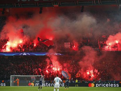 La grada del Parque de los Príncipes durante el partido entre el PSG y el Madrid.