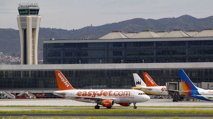 Aviones de EasyJet en el aeropuerto de M&aacute;laga.