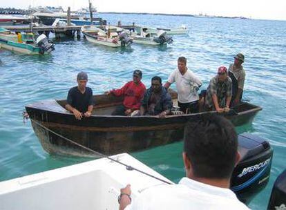 Siete balseros cubanos interceptados por las autoridades mexicanas llegan a Isla Mujeres