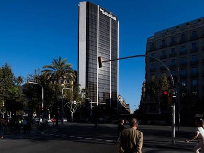 Torre Sabadell en la avenida Diagonal de Barcelona.