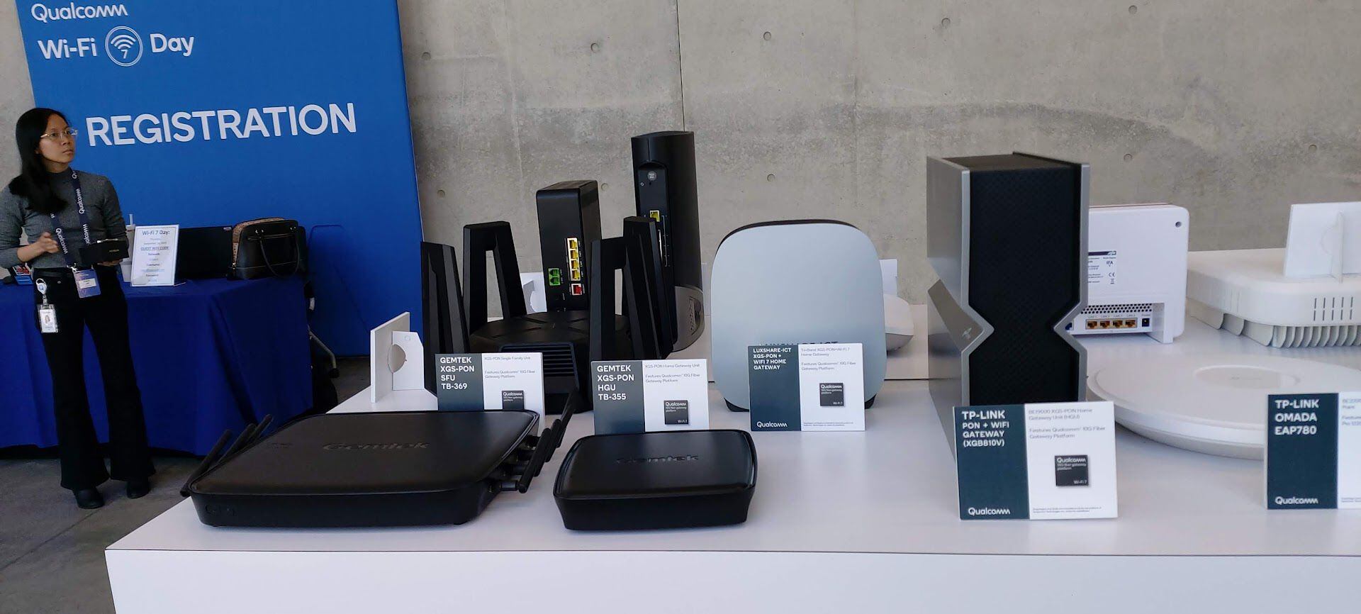 'Routers' y dispositivos compatibles con el Wifi 7 que ya están en el mercado y mostrados en la sede de Qualcomm en San Diego.
