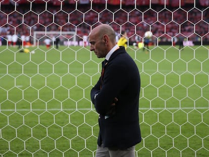 Ramón Rodríguez Verdejo, Monchi, con gesto de preocupación antes del partido de final de Europa League.