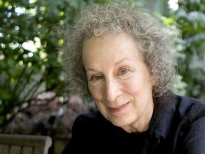 La escritora Margaret Atwood en su casa de Toronto en 2008.