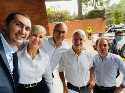 Los aspirantes presidenciales de la coalición Equipo por Colombia, David Barguil, Dilian Francisco Toro, Juan Carlos Echeverry, Enrique Peñalosa y Federico Gutiérrez.