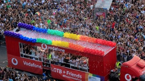 Carroza en el día del Orgullo Gay de 2019.