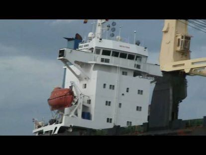Dos cargueros encallan en El Saler