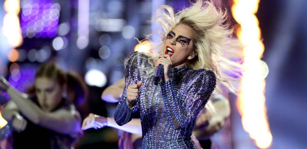 Lady Gaga durante el intermedio de la Super Bowl de 2017.