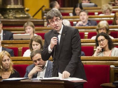 Puigdemont durante una sesión del control del Parlament.