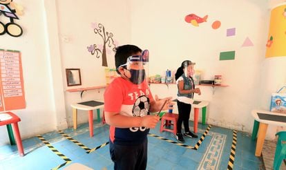 Los estudiantes asisten a clases de kindergarten en León, Guanajuato, el 11 de mayo.
