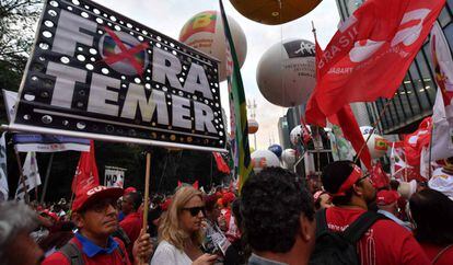 Manifestantes contra Temer, el pasado viernes en S&atilde;o Paulo