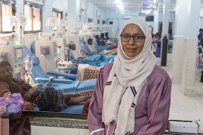 Nabiha Bamagid, la jefa del departamento de diálisis del hospital Al Jumhuriya de Adén, el pasado 23 de febrero.