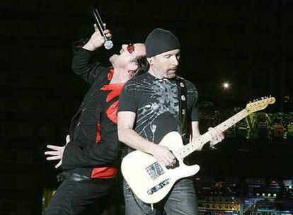 The Edge, con Bono, cantante de U2.