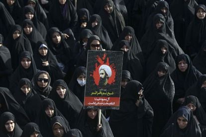 Protestas en Teherán por la ejecución por parte del régimen saudí del clérigo chií Al Nimr.