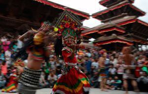 Danza de máscaras durante el festival de Indra Jatra, en Katmandú (Nepal).