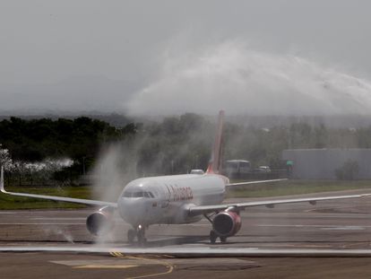 Un avión de Avianca aterriza en el aeropuerto internacional Rafael Núñez de Cartagena, el 1 de septiembre de 2019.