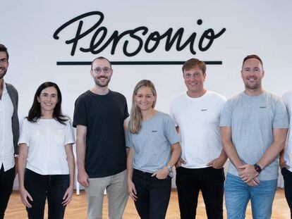 Hanno Renner, cofundador y CEO de Personio, a la izquierda, junto con su equipo directivo.
