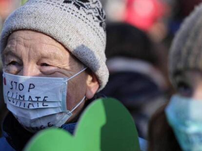 En foto, protesta contra el cambio climático durante la cumbre de Katowice (Polonia). En vídeo, declaraciones del secretario general de la ONU, António Guterres, y la ministra de Medioambiente en Cánada, Catherine Mckenna.