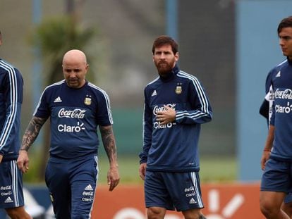 Icardi (izquierda), junto a Sampaoli, Messi y Dybala. 