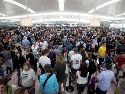 Cues a l'aeroport del Prat aquest dimecres.