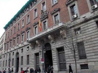 Fachada del Ministerio de Hacienda en la calle de Alcalá 9.