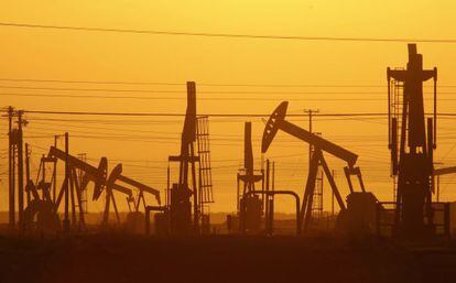 Planta de extracción a través de la técnica de fractura hidráulica en California.