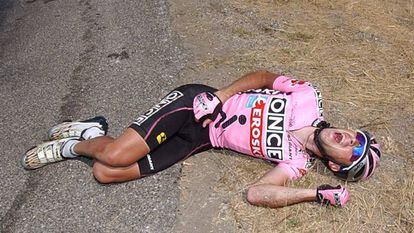 Joseba Beloki, tras caer en el Tour de 2003.