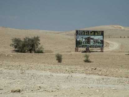 Cartel de una promoción inmobiliaria en Al Auja, en Jericó, en la Cisjordania ocupada por Israel.