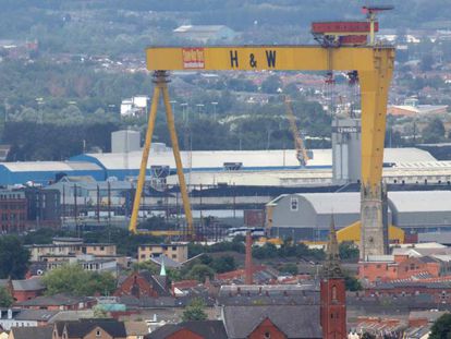 Una de las grúas de Harland and Wolff, conocidas popularmente como Sansón y Goliat, son un símbolo de la ciudad de Belfast. Foto de archivo.