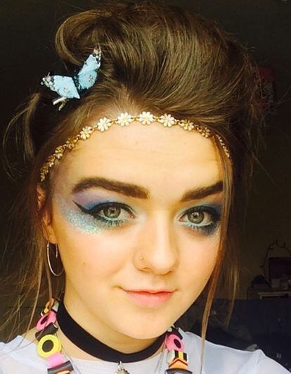 Este fue el maquillaje que se hizo Maisie Williams, de Juego de Tronos, para asistir al festival.