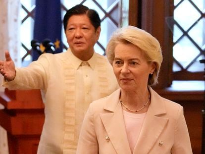 El presidente de Filipinas, Ferdinand Marcos hijo, y la presidenta de la Comisión Europea, en Manila, el pasado 31 de julio.