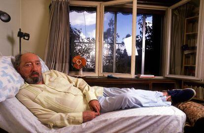 Juan Carlos Onetti, en su casa de Madrid en 1989.