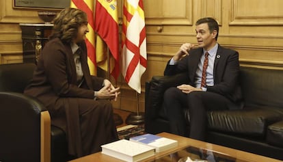 Ada Colau amb Pedro Sánchez, el 7 de febrer.