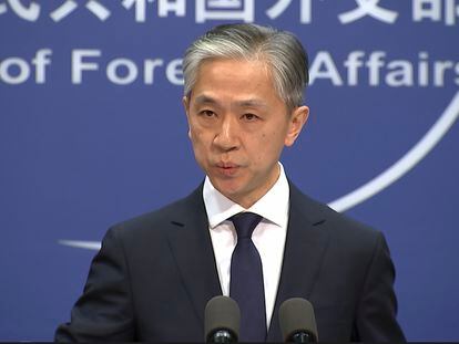 El portavoz de Exteriores chino Wang Wenbin en una rueda de prensa este viernes en Pekín.