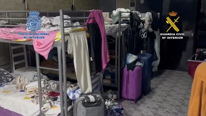Una parte del sótano en el que dormían las mujeres explotadas y que fueron liberadas en la operación Brescia.