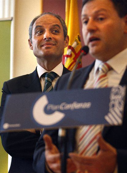 Francisco Camps, ayer, en el Ayuntamiento de Algemesí.