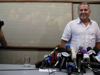 Zico en conferencia de prensa en Rio de Janeiro.