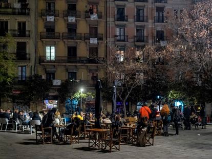 Terrazas en el barrio del Raval de Barcelona, uno de los puntos ruidosos del distrito de Ciutat Vella debido al ocio nocturno, la semana pasada.