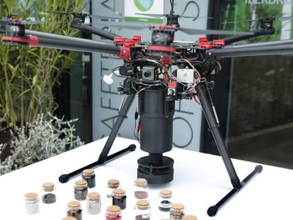 En el programa Árboles de Iberdrola se utiliza un dron que lanza semillas semigerminadas e inteligentes.