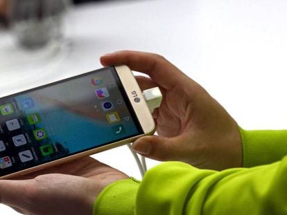 LG Electronics, en su momento uno de los mayores fabricantes de teléfonos móviles, anunció hoy que deja de manufacturar estos dispositivos ante la creciente competencia del sector . 