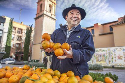 En la plaza de Fadrell se celebra los domingos por la mañana el Mercado de la Naranja, donde los agricultores venden montañas de ellas, recogidas la víspera.
