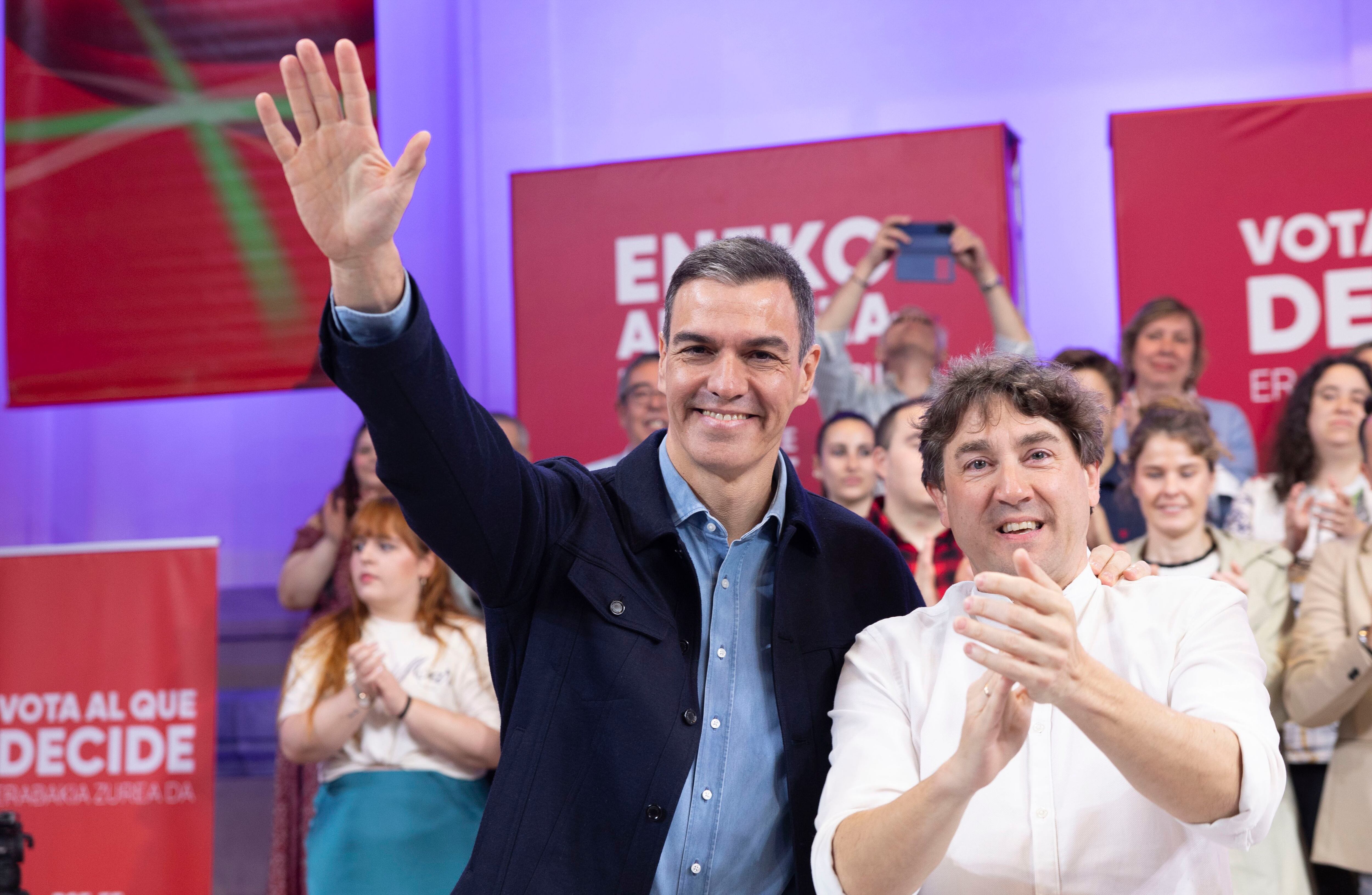 El PSOE capea sus contradicciones sobre EH Bildu: de socio fiable en Madrid a indeseable en Euskadi