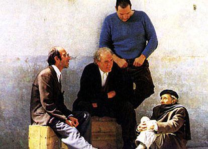 Francisco Rabal (en el centro), en <i>Truhanes,</i> de Miguel Hermoso (imagen de <i>Historia universal del cine,</i> de Planeta)