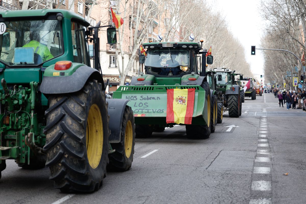 Las protestas de los agricultores, en directo | Cientos de agricultores y tractores toman el centro en la protesta por la situación del campo | Economía