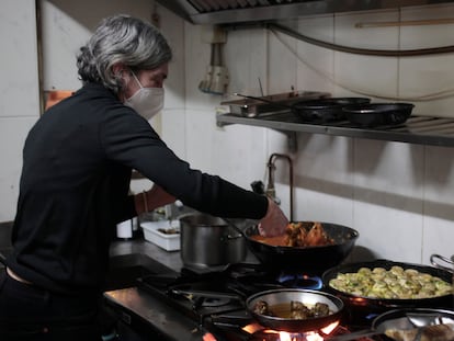 Ana Barrera, al frente de los fogones de su restaurante Barrera.