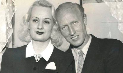 Edith Rogers y Harold E. Dahl, tras su reencuentro, en un hotel de Nueva York el 17 de marzo de 1940.