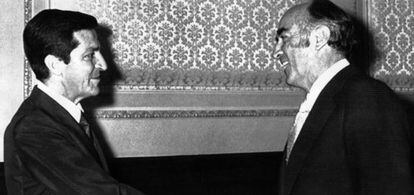 Adolfo Su&aacute;rez, de visita oficial a M&eacute;xico, estrecha la mano del presidente Jos&eacute; L&oacute;pez Portillo, en 1977.